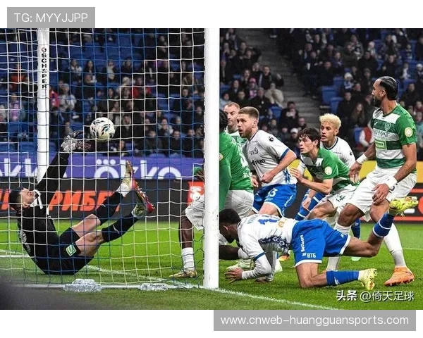 比利亚雷亚尔双锋反击战术,曼城防线承受速度冲击