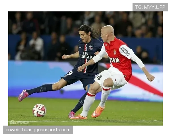 更衣室故事：摩纳哥教练组赛后反复观看球队丢失球权瞬间的录像